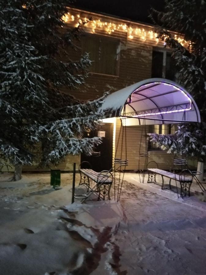 Hotel Gostynnyi Dvir Sharhorod Exteriör bild