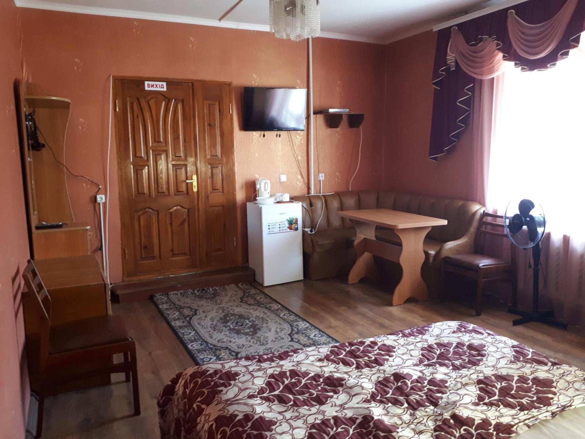 Hotel Gostynnyi Dvir Sharhorod Exteriör bild