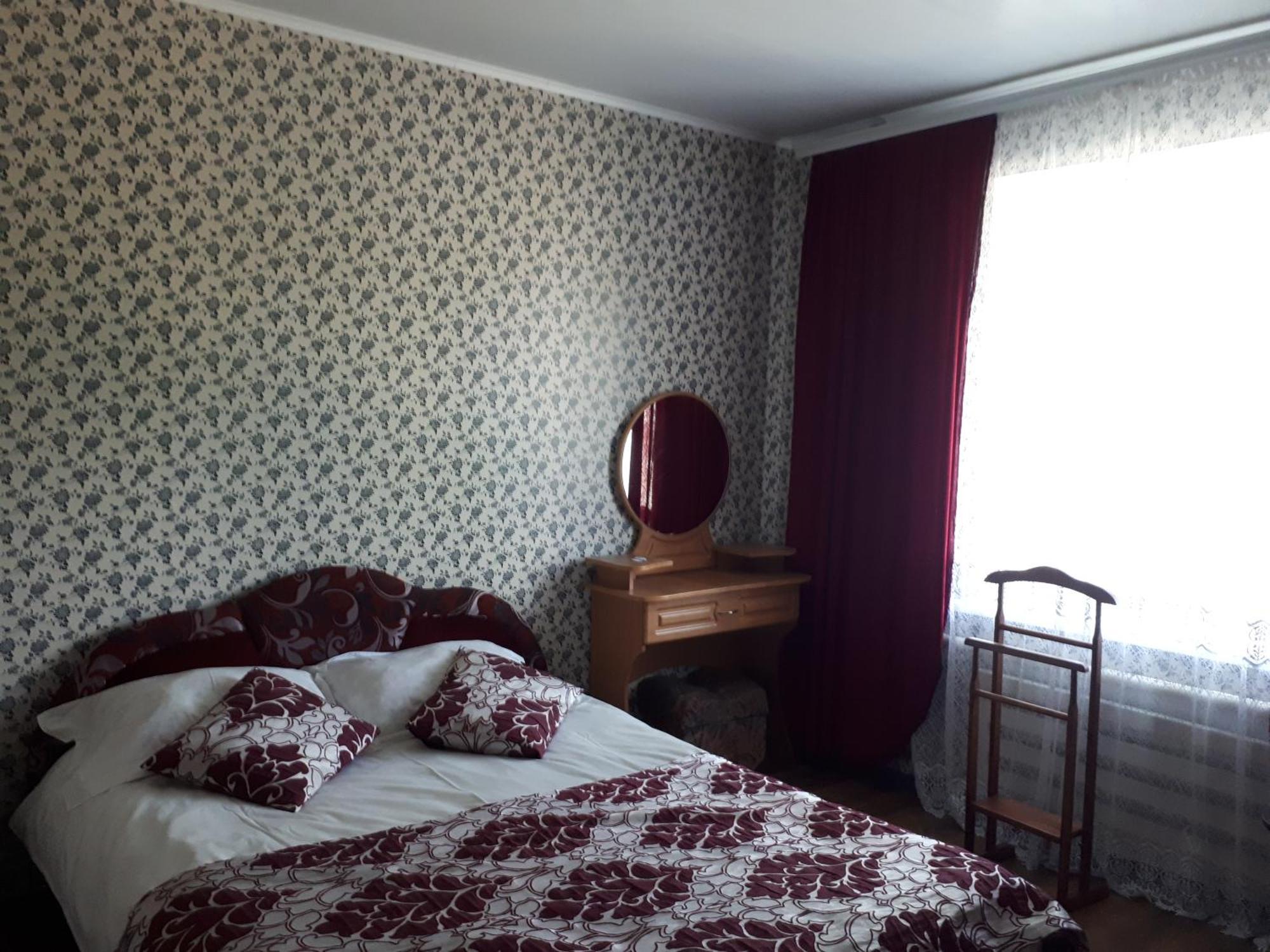 Hotel Gostynnyi Dvir Sharhorod Exteriör bild