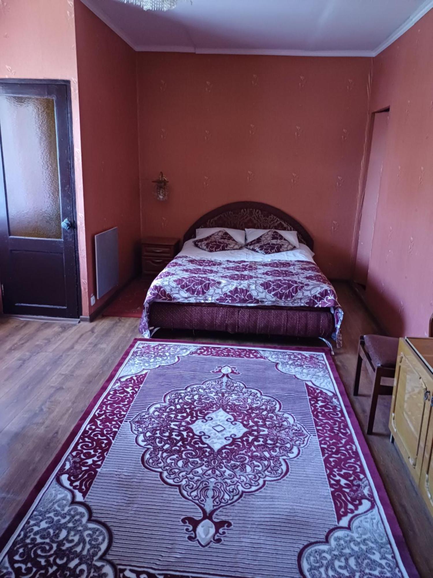 Hotel Gostynnyi Dvir Sharhorod Exteriör bild