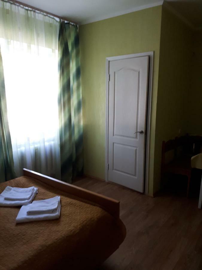 Hotel Gostynnyi Dvir Sharhorod Exteriör bild