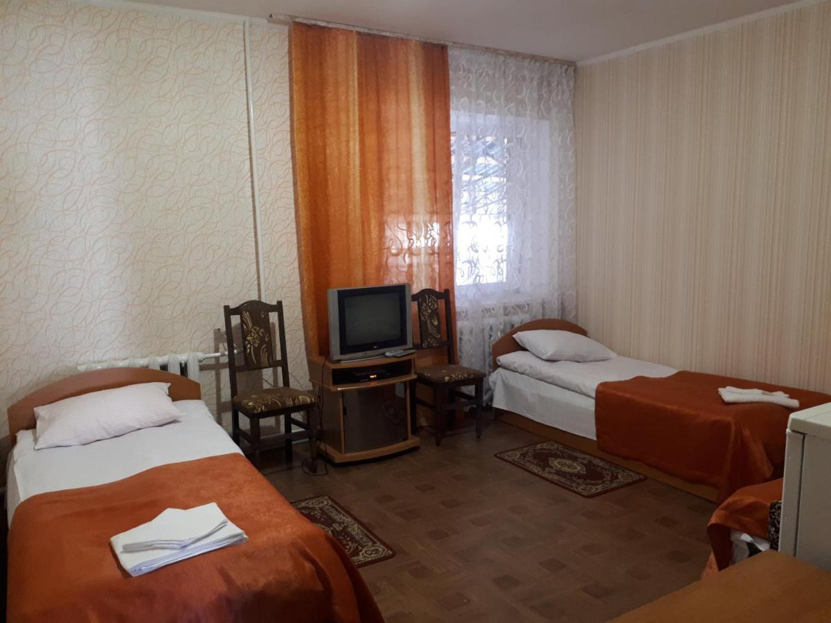 Hotel Gostynnyi Dvir Sharhorod Exteriör bild