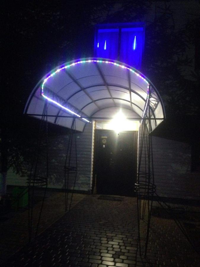 Hotel Gostynnyi Dvir Sharhorod Exteriör bild
