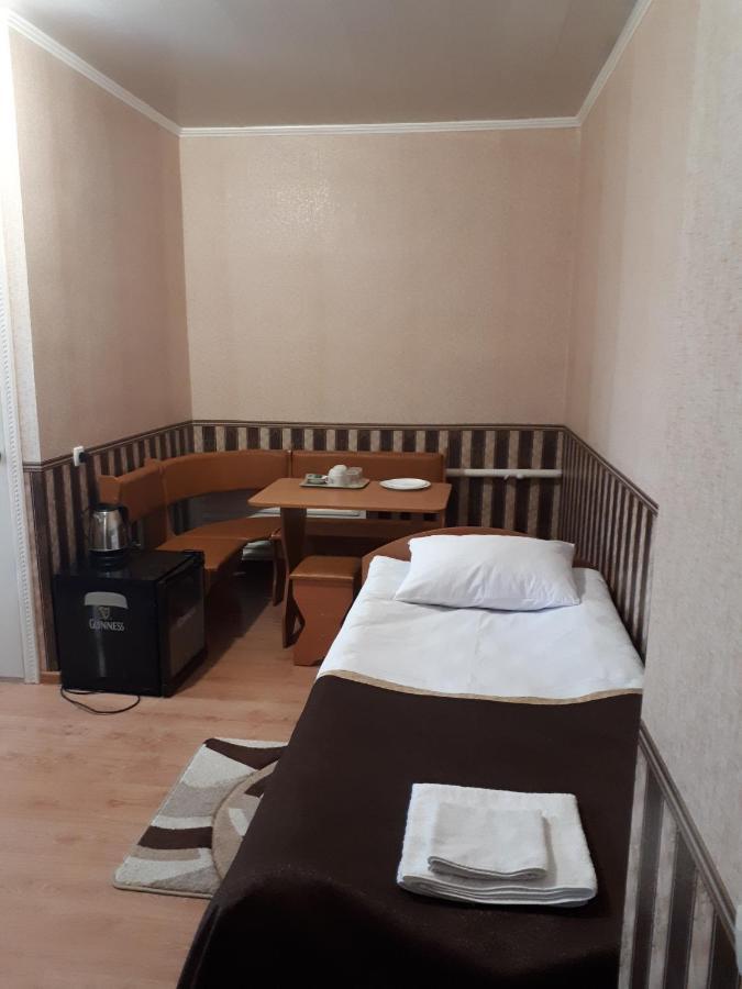 Hotel Gostynnyi Dvir Sharhorod Exteriör bild