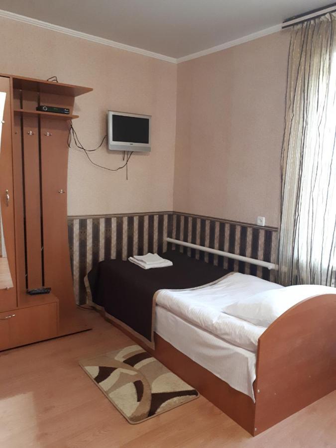 Hotel Gostynnyi Dvir Sharhorod Exteriör bild