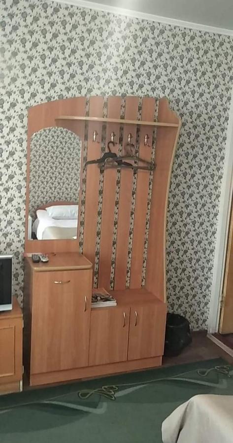 Hotel Gostynnyi Dvir Sharhorod Exteriör bild